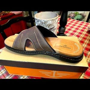 New men’s Docker sandals size 12